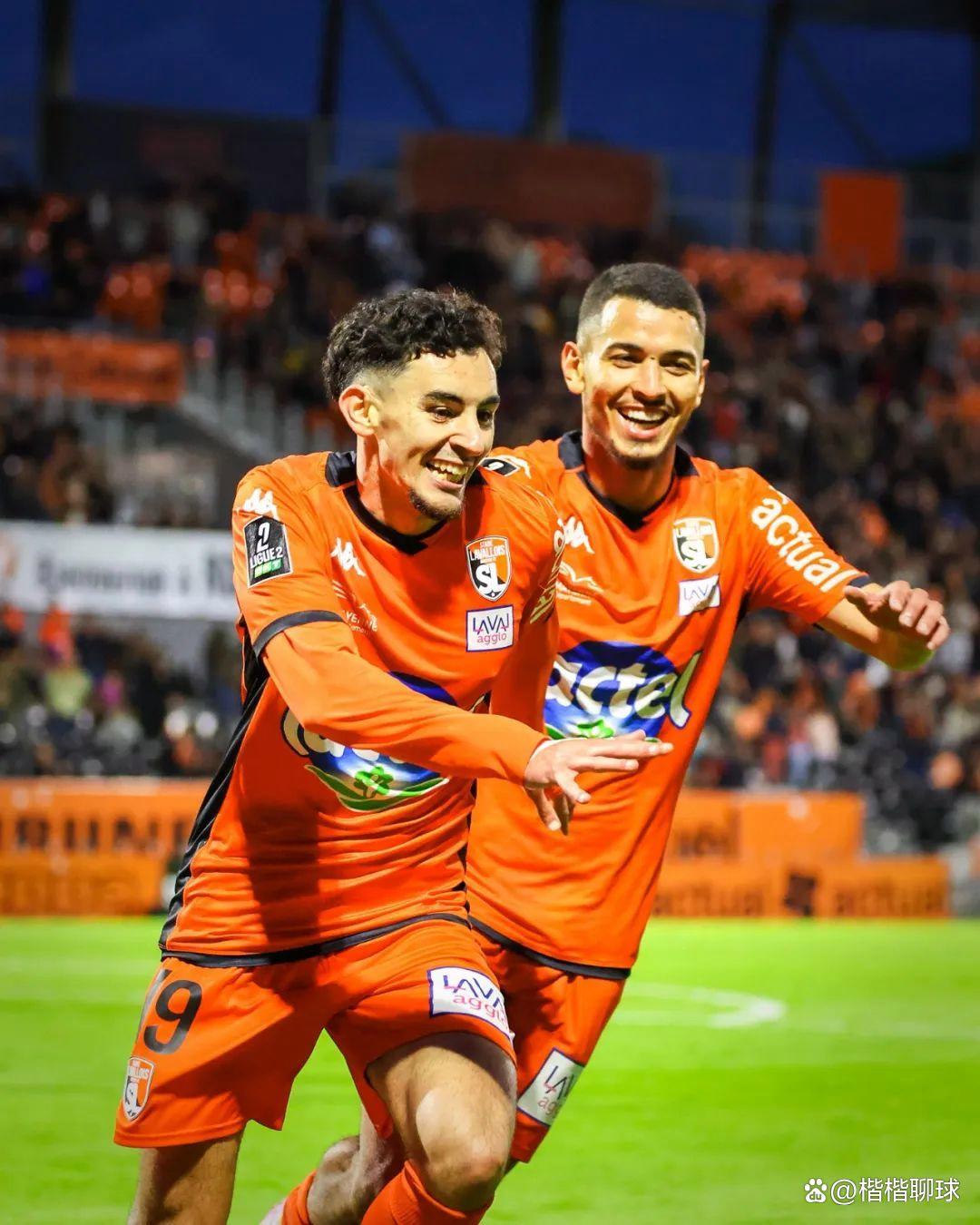 英雄联盟竞猜 -荷甲加时末段再迎强敌，菲尼克斯太阳主帅复盘，主帅态度：引发热议，年轻球员得到机会 