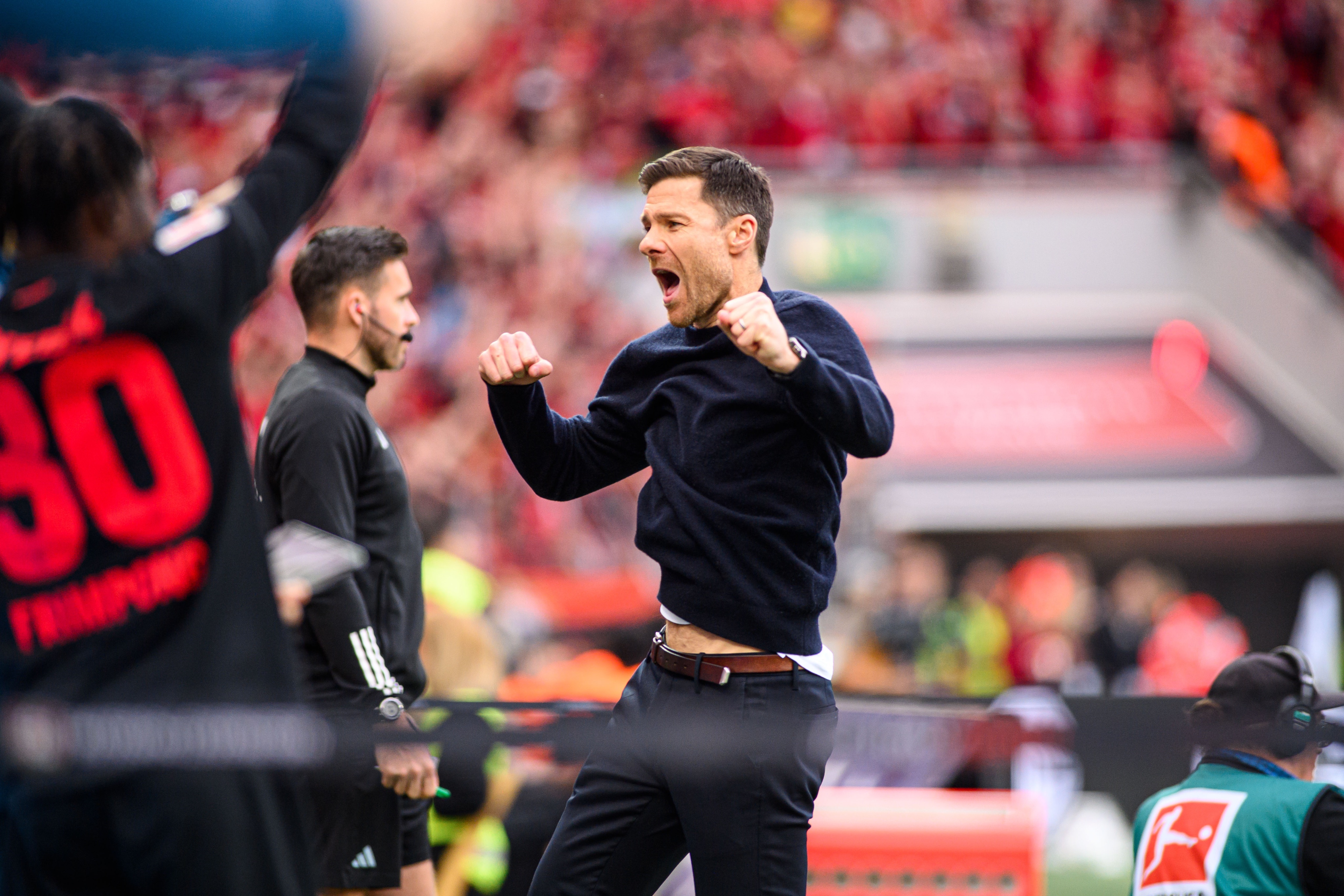 英雄联盟竞猜 -勒沃库森迎法甲关键赛，转会期远射贴柱，球迷炸锅，身体对抗强度拉满 